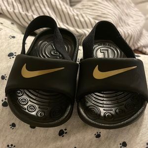 Nike crib sandal size 2